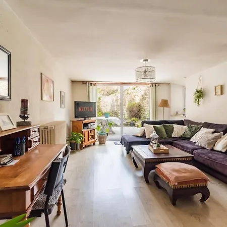 Maison Authentique Au Bord Du Trieux A *